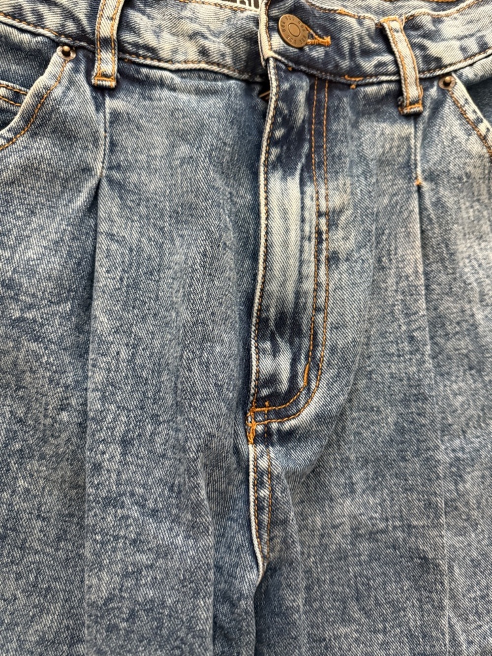 Urban Outfitters BDG Mom Jeans - Picture 3 of 5